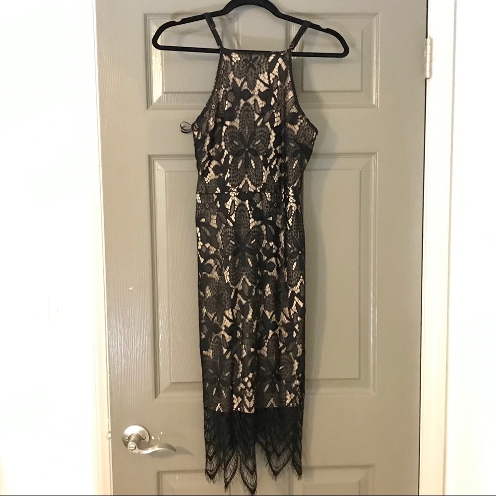 Fitted lace midi dress